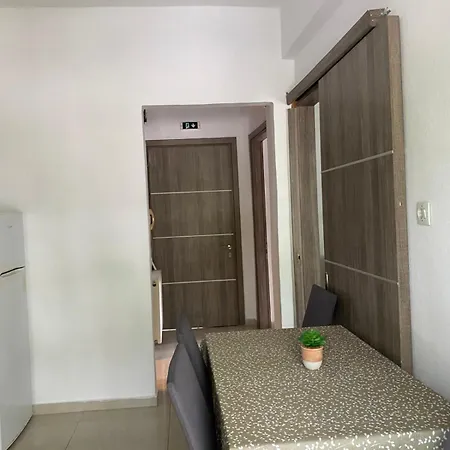 Arista Holidays
